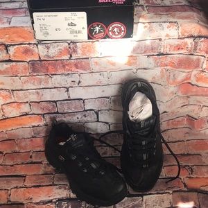 Sketchers 7.5 sneakers NWT WORK BLACK
